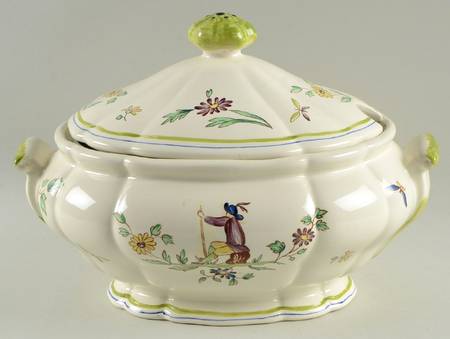 Moustiers Oval Tureen & Lid
