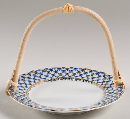 Cobalt Net 5 3/8"-5 5/8" Bamboo Handled Serving Plate  HC