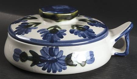 Bachelor Button 1 Qt Round Covered Casserole