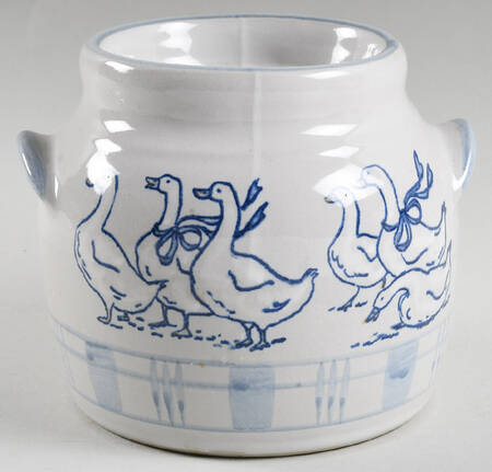 Gaggle of Geese Bean Pot No Lid