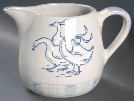 Gaggle of Geese 32 Oz Pitcher