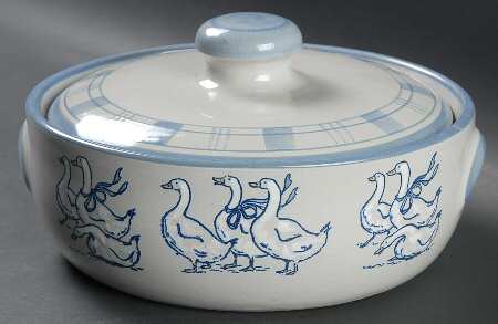 Gaggle of Geese 2 Qt Round Covered Casserole