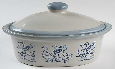 Gaggle of Geese 3 Quart Oval Covered Casserole