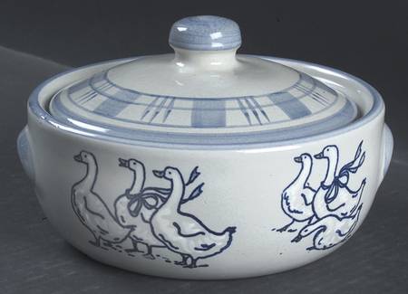 Gaggle of Geese 1 Qt Round Covered Casserole