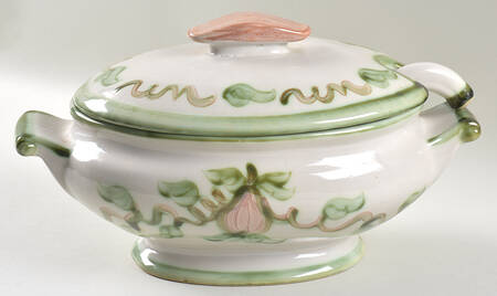 Pear Oval Tureen with Lid & Ladle