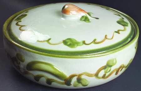 Pear 4 Quart Round Covered Casserole