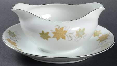 Gayle Gravy Boat with Attached Underplate