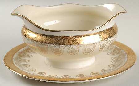 LP2 Gravy Boat with Attached Underplate