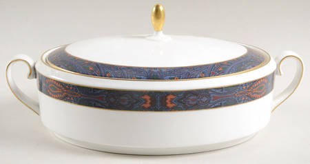 King Charles Paisley Oval Covered Vegetable