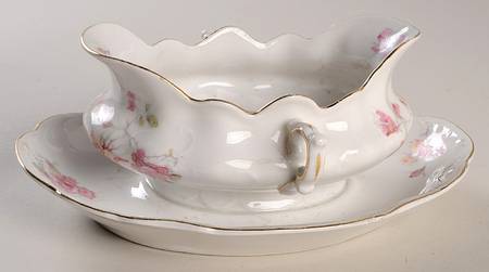 3214 (Scalloped) Gravy Boat with Attached Underplate