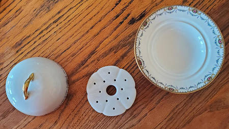 LSS10 Round Covered Butter with Strainer