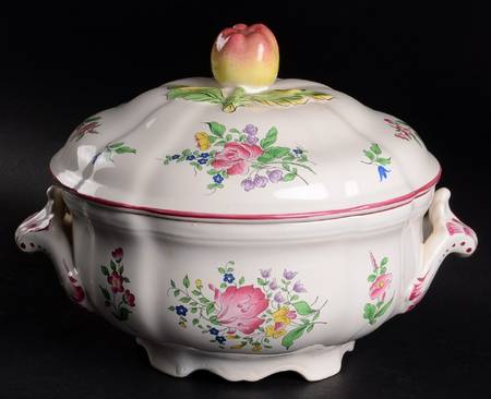 Old Strasbourg (Off White Background) Round Covered Vegetable