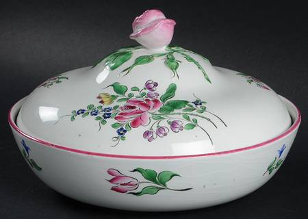 Old Strasbourg (Off White Background) Round Covered Vegetable
