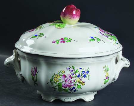 Old Strasbourg Round Covered Vegetable
