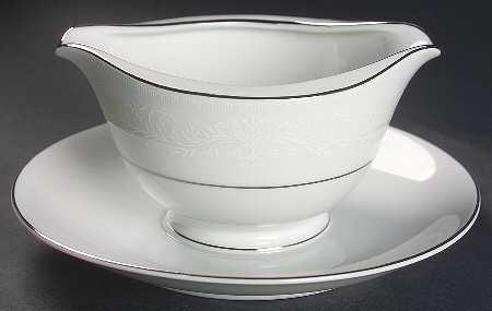 Alencon Gravy Boat with Attached Underplate