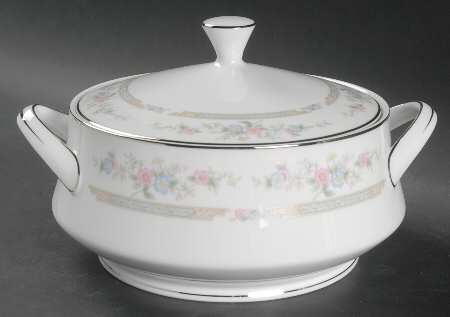 Heritage Round Covered Vegetable