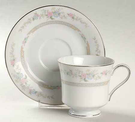 Heritage Flat Cup & Saucer Set