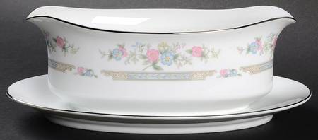 Heritage Gravy Boat with Attached Underplate
