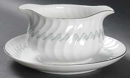 Silouette Round Gravy Boat/Attached Underplate