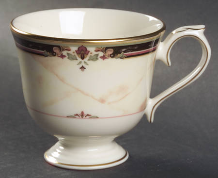 Highland Crossing Footed Cup