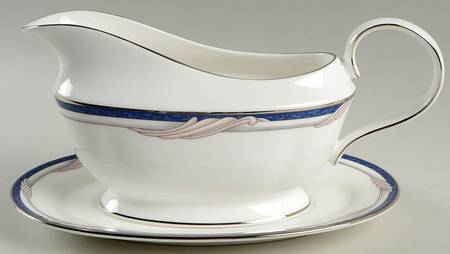 Caitlin Gravy Boat & Underplate