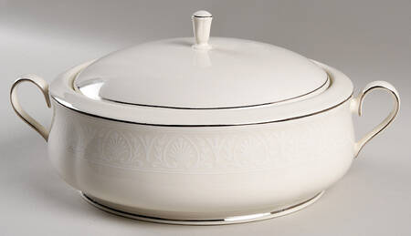 Courtyard Platinum Round Covered Vegetable