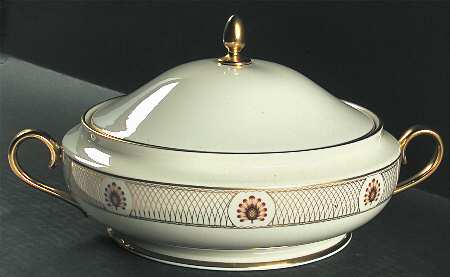 Colin Cowie Au Courant Round Covered Vegetable