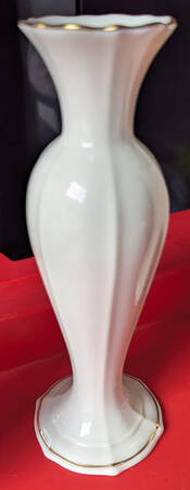 L26 8" Bud Vase