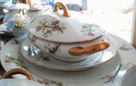 LIM46 Sauce Boat & Lid with Underplate