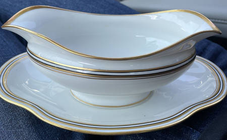 LAT25 Gravy Boat with Attached Underplate