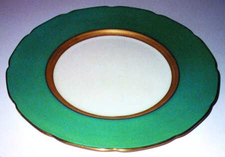A353V Green (Scalloped) by Lenox