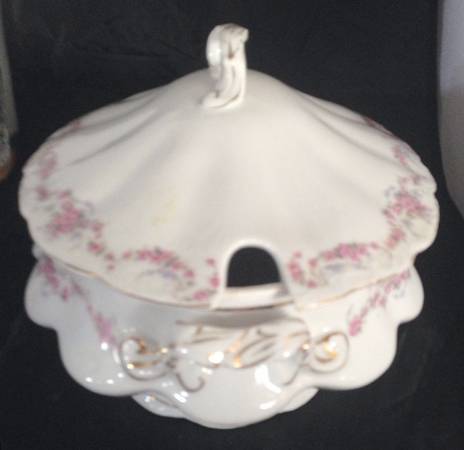 330 Tureen &  Lid