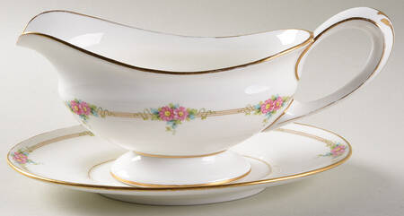 C29 Gravy Boat & Underplate