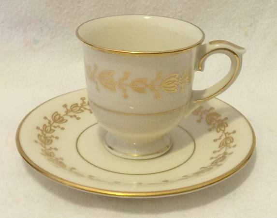 LAM41 Footed Demitasse Cup