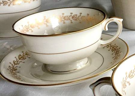LAM41 Footed Cup & Saucer Set
