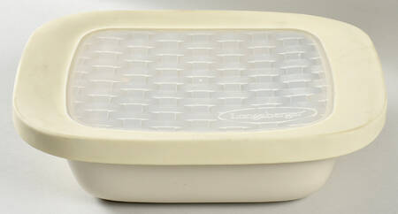 Woven Traditions Ivory 11" Square Baker & Plastic Lid
