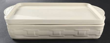 Woven Traditions Ivory 16" Rectangular Baker & Lid/Tray