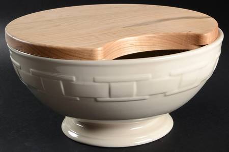 Woven Traditions Ivory 10" Footed Bowl & Wood Lid