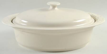 Woven Traditions Ivory 3 Quart Oval Covered Casserole