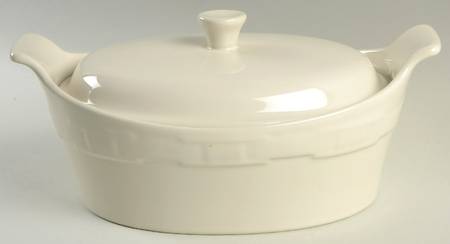 Woven Traditions Ivory 2 Quart Oval Covered Casserole