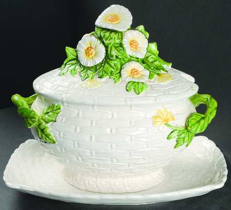 Rustic Daisy Tureen & Lid w/Underplate
