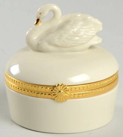 Swan Col Crm (Gotrim, Open Tail, Gold Stamp) Round Hinged Box