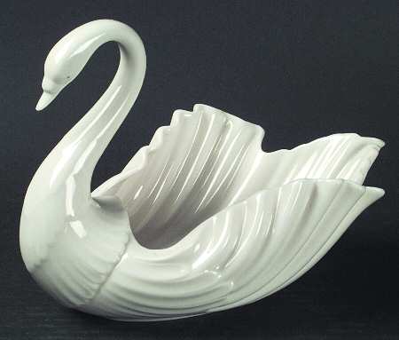 Swan Col Crm (Nt, Opentail, Gold Stamp) 6" Swan Form Bowl