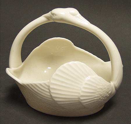 Swan Col Crm (Nt, Opentail, Gold Stamp) Small Basket