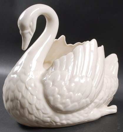 Swan Col Crm (Notrim, Closetail, Green Stamp) Centerpiece