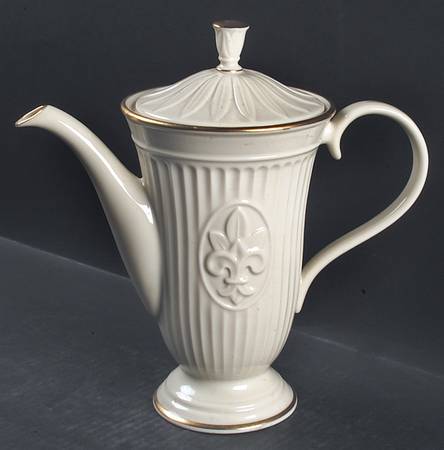 Matelasse Coffee Pot & Lid