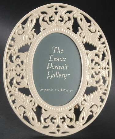Renaissance Lace Collection Oval Frame-Holds 3 1/2" X 5"