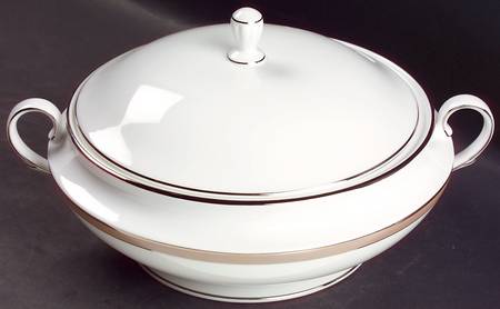 Onyx Frost Round Covered Vegetable