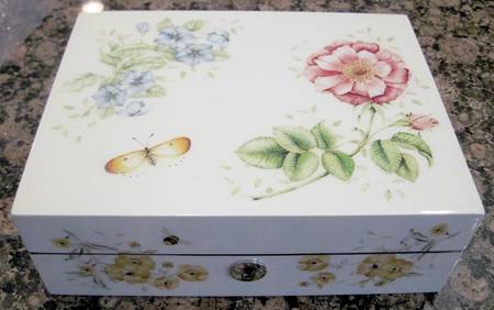 Butterfly Meadow Medium Lacquer Hinged Jewelry Box