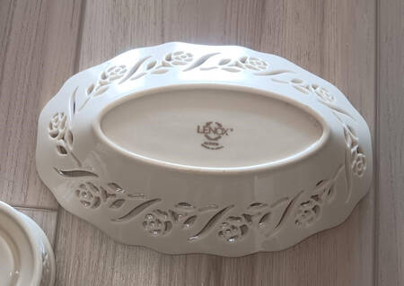 Rosebud Collection 7" Oval Vegetable Bowl